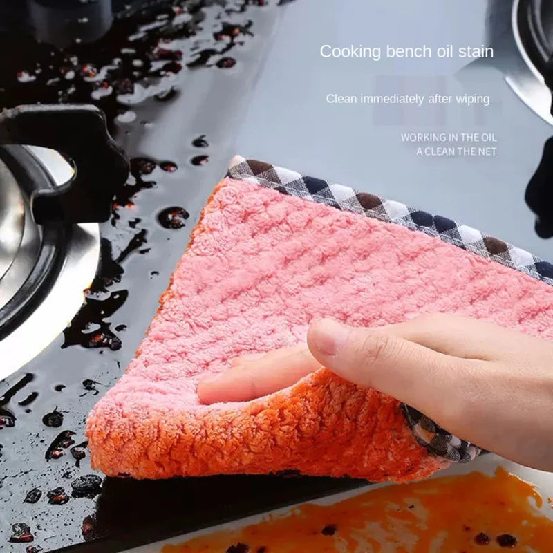 Pano de Cozinha em Microfibra – Eficiência e Versatilidade na Limpeza