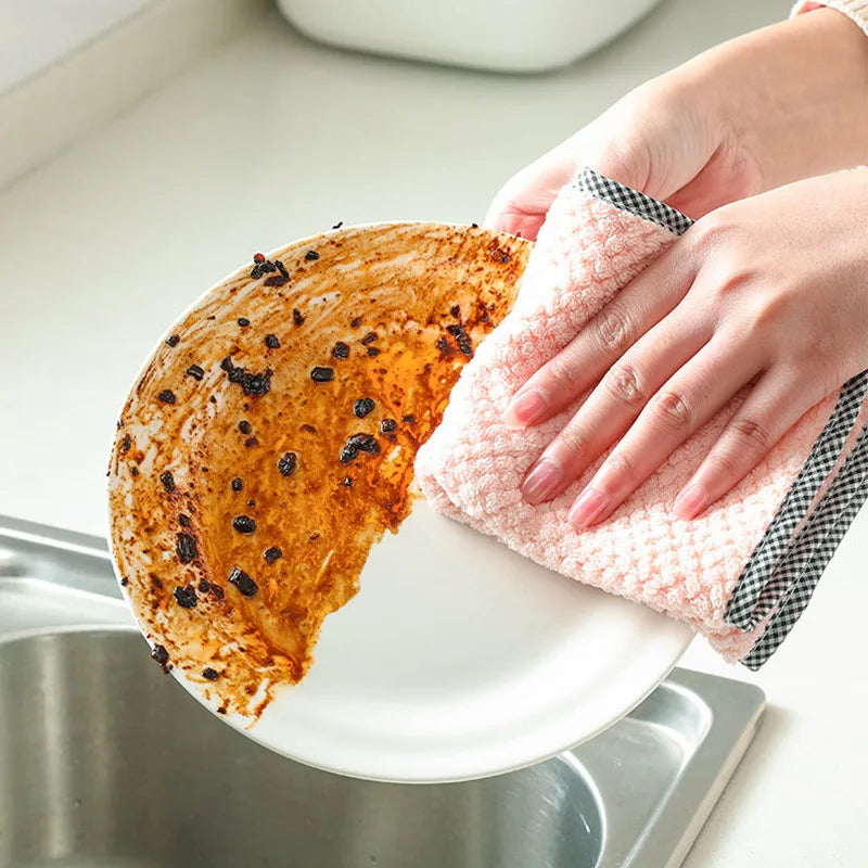 Pano de Cozinha em Microfibra – Eficiência e Versatilidade na Limpeza